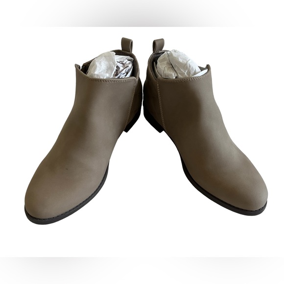 Nine West Other - NWT Nine West Girls Suede Ankle  Boot, Taupe Color, Size Kid 6